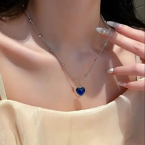 "El Collar que Refleja tus Emociones con Elegancia"