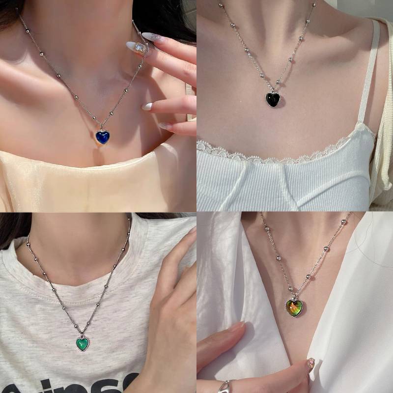 "El Collar que Refleja tus Emociones con Elegancia"